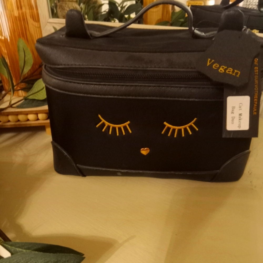 Lionel Vegan Cat Makeup Bag (Only 1 of a 2 part set)